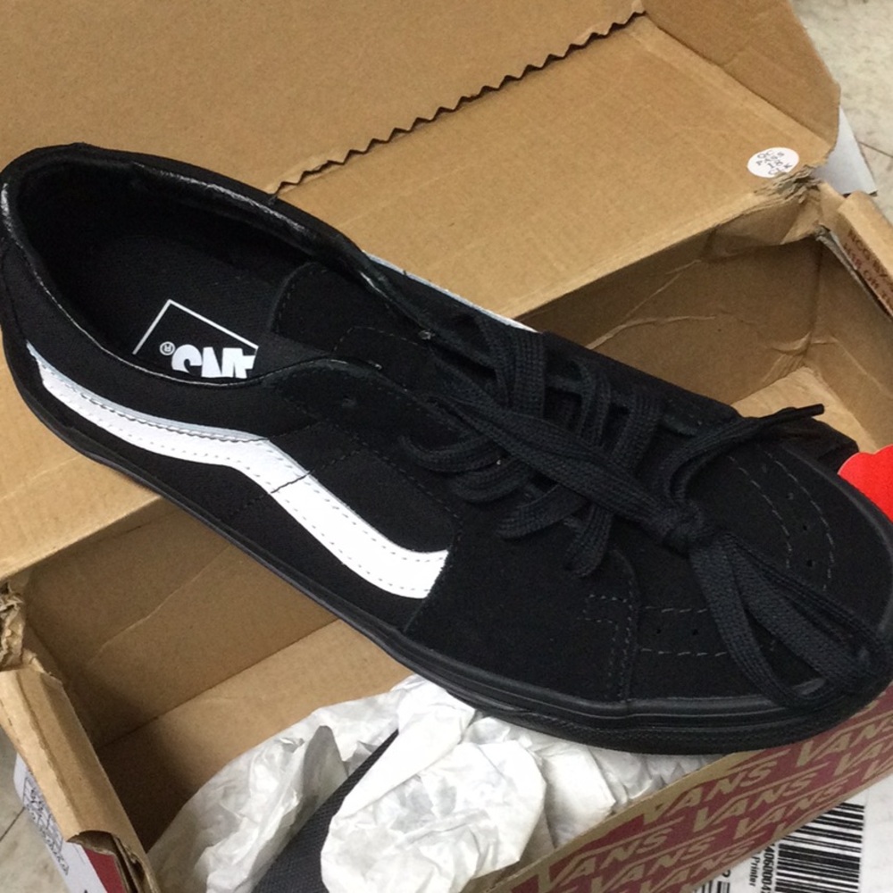 New Vans Shoes - Picture 4 of 14